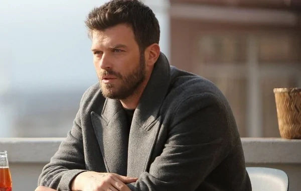 Kıvanç Tatlıtuğ sosial şəbəkə hesablarını bağlama səbəbini açıqladı