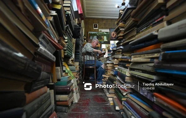Kitab və sənətsevərlərin ünvanı: Köhnə disklər və unudulan əsərlər - FOTOREPORTAJ