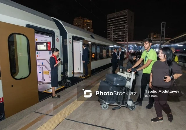 Gürcüstana səfər etmək istəyənlərin NƏZƏRİNƏ: Bakı-Tbilisi qatarında sərnişin tutumu artırılır - FOTO