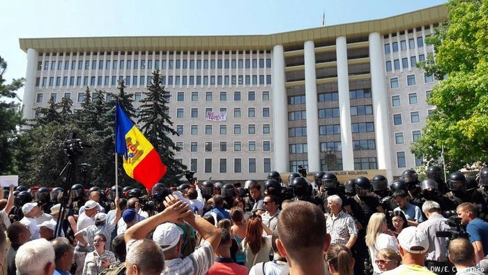 Bu ölkə də Rusiya diplomatını ölkədən qovur?