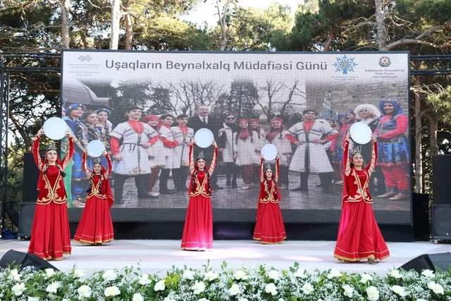 Xətai rayonunda 1 İyun-Uşaqların Beynəlxalq Müdafiəsi Günü ilə əlaqədar konsert proqramı təşkil olunub