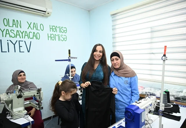Leyla Əliyeva Şamaxıda sosial tikiş müəssisəsinin fəaliyyəti ilə tanış olub - Foto