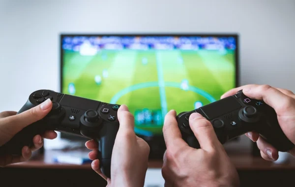 İsveçdə məhbuslara oyun oynadıqlarına görə pul ödəməyə başlayıblar