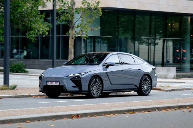 "Lexus ES" - zəriflik və innovasiyanın yeni nəsli