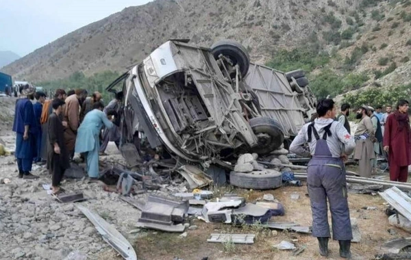 Əfqanıstanda sərnişin avtobusu dərəyə aşdı: Azı 12 ölü var