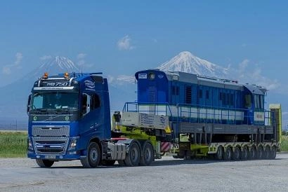Sumqayıtda teplovoz yük maşını ilə toqquşdu - Foto
