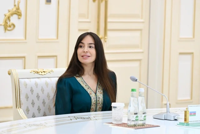 Aşqabadda Leyla Əliyeva, Oğulcahan Atabayeva və Saida Mirziyoyeva arasında üçtərəfli görüş olub - Foto