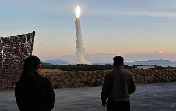 Şimali Koreyadan güc nümayişi: Raket 1000 kilometr uzaqlıqdakı hədəfi vurdu