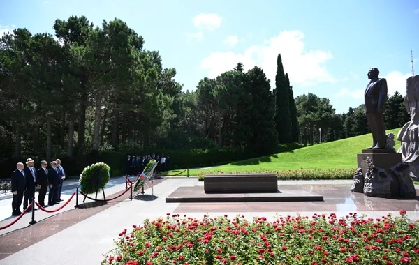 TDT ölkələrinin dini qurum rəhbərləri Fəxri xiyabanı və Zəfər parkını ziyarət ediblər - FOTO