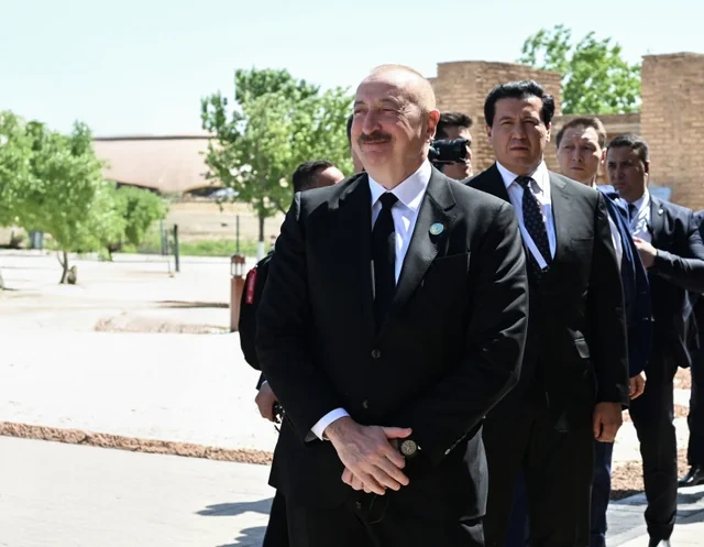 İlham Əliyev və TDT-nin qeyri-rəsmi Zirvə görüşünün digər iştirakçıları Türküstanda bir sıra mədəni məkanlarla tanış olublar - FOTO