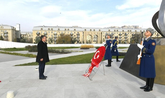 Cövdət Yılmaz Zəfər parkını ziyarət etdi - Foto