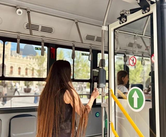 M2 nömrəli ekspres avtobuslara ikinci validator quraşdırılıb - FOTO
