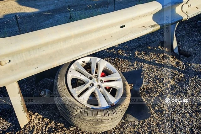 Salyan-Bakı yolunda qəza: "Chevrolet" qəzaya uğradı, qadın sürücü xəsarət aldı - FOTO - VİDEO