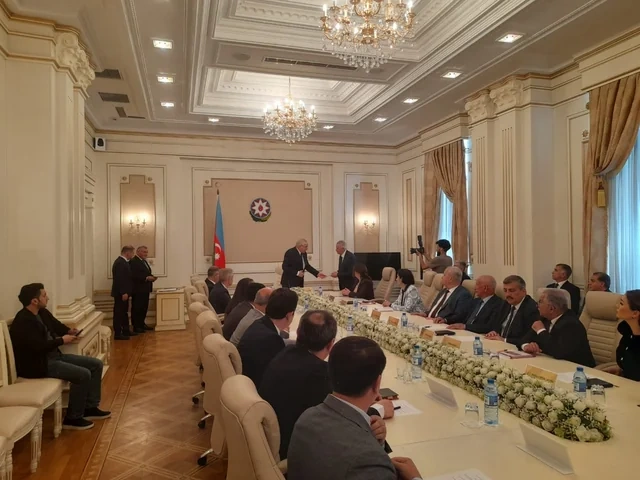 Mərkəzi Seçki Komissiyasının yeni üzvlərinə vəsiqələr təqdim olunub