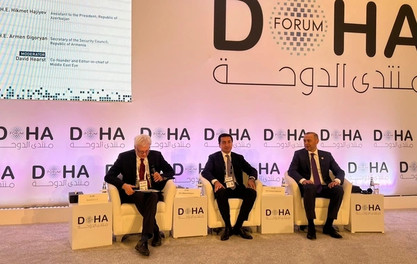Hikmət Hacıyev və Armen Qriqoryan Doha forumu çərçivəsində bir araya gəldilər