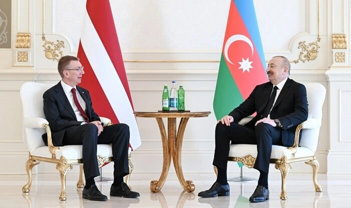 Prezidentlərin təkbətək görüşü oldu - Foto