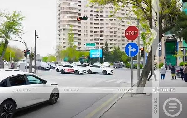 Bakıda hərəkətin intensiv olduğu yol kəsişməsində işıqforda gözləmə vaxtı iki dəfə azaldılır - VİDEO