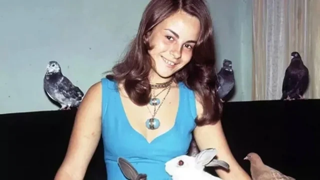 Türkiyənin "Yeşilçam" filmlərində "Ayşecik" rolu ilə tanınan aktrisa illər sonra görüntüləndi - Foto/Video