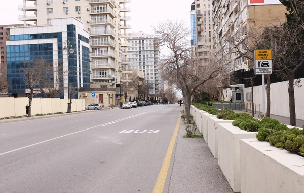 Bakıda iki ünvanda avtobus zolağında fərdi maşınlara minib-düşmə yeri yaradılıb