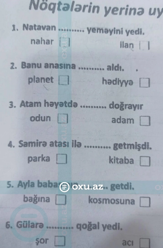 İbtidai sinif üçün vəsaitdə TÜKÜRPƏDƏN TAPŞIRIQ: "Atam həyətdə adam doğrayır"