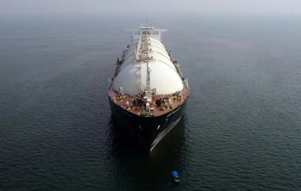 İrana qarşı müharibədən bəri LNG daşıyan ilk tanker Hörmüzdən keçib