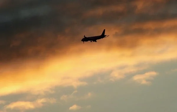 ABŞ-də aeroportda həyəcanlı vəziyyət: Sərnişin təyyarələri havada toqquşmaq təhlükəsi ilə üzləşib