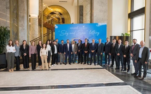 Azərbaycan Hava Yolları və "Sea Breeze" birgə lotereyanın 100 qalibini müəyyən edib - Foto