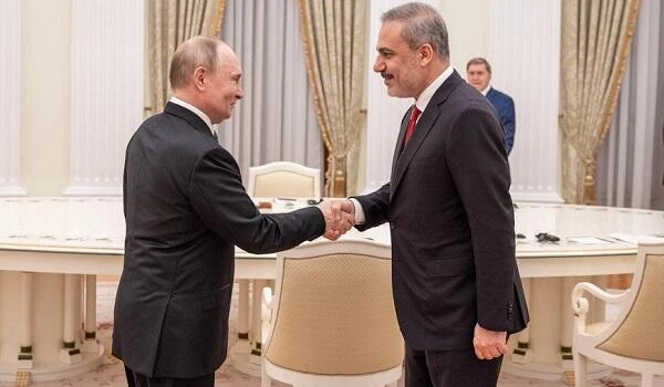 Putin Fidanla ayaqüstü söhbət etdi - Video