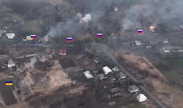 Ukrayna ordusu Rusiyanın yük karvanını vurdu - Video