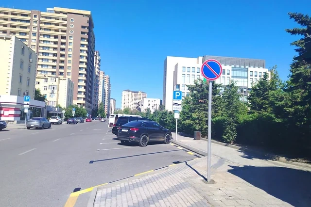 Altı tibb müəssisəsinin yanında minib-düşmə yerləri yaradılıb  - FOTO