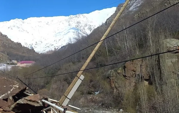 Ordubadda qaya UÇDU, yolda hərəkət çətinləşdi: 32 ev qazsız qaldı - FOTO