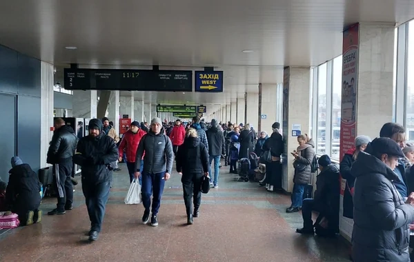 Ağzına kimi dolu Kiyev dəmiryol vağzalının az qala yarısı azərbaycanlılar idi