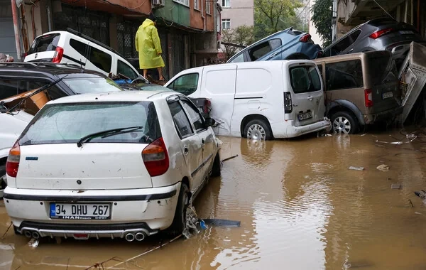 İstanbulda sel fəlakətində ölənlərin sayı artdı