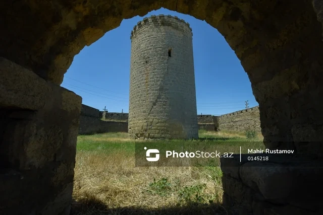 Şirvanşahların yay iqamətgahına aparan yeraltı yol - Əzəmətli Nardaran qəsrindən FOTOREPORTAJ