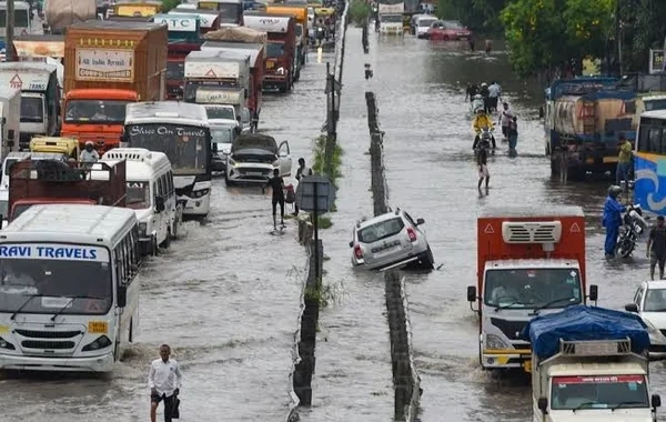 Hindistanda daşqınlar: Çox sayda insan həlak olub