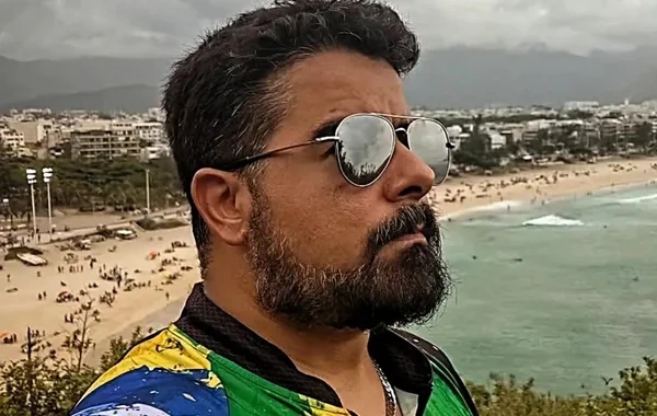 Braziliyada turist qayanın zirvəsində şəkil çəkdirərkən həyatını itirdi - VİDEO