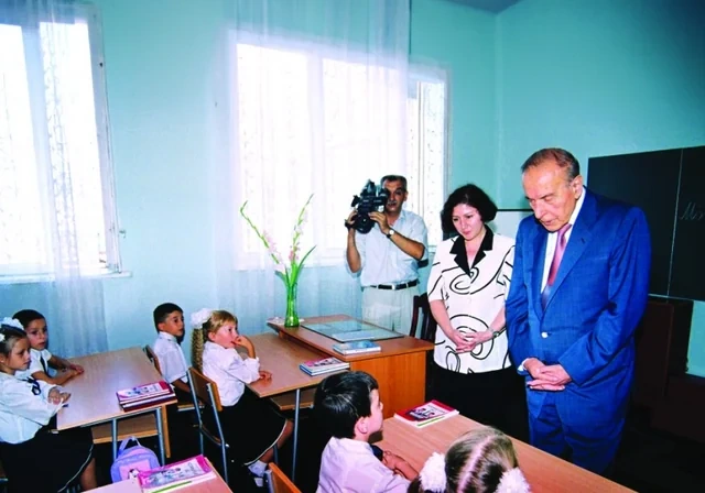 "Mən yer üzündə müəllimdən yüksək ad tanımıram" - Ulu öndərin təhsilə verdiyi müstəsna dəyər  - FOTO