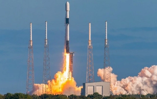 "SpaceX" yeni "Starlink" peyk qrupunu orbitə buraxdı