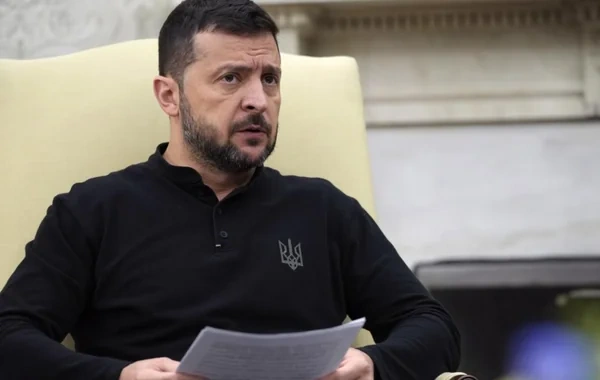 Zelenski maaşını və gəlirlərini açıqladı