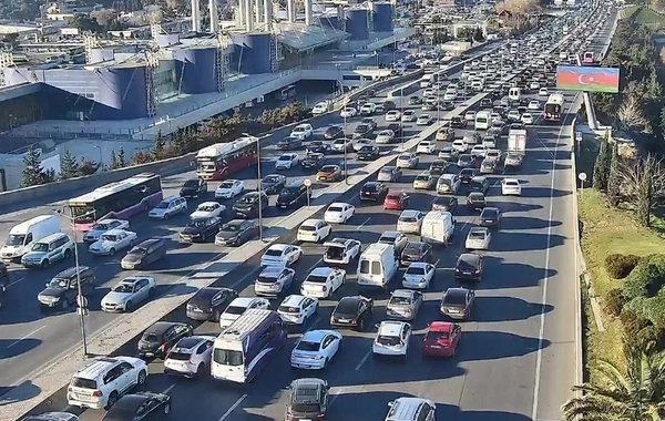 Son istirahət günündə Bakının bir sıra yollarında nəqliyyatın sıxlığı yarandı