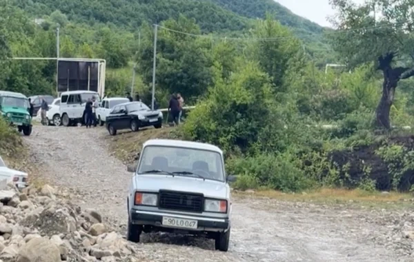 Ağsuçayda suyun səviyyəsi qalxıb, Şamaxının dağ kəndlərinə gedən yol bağlanıb - VİDEO