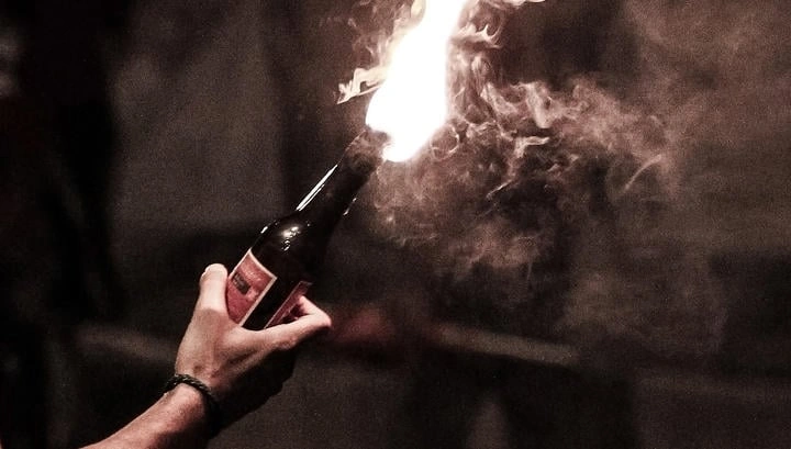 Rus Evi binasına "Molotov kokteyli" atıldı