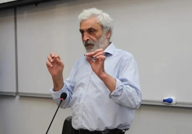 "Əsas məsələ tələbələri maraqlandırmaqdır" - Universitetlərdə dərs müddəti azaldılmalıdır?