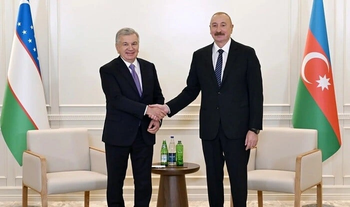 İlham Əliyev Şövkət Mirziyayevlə görüşdü