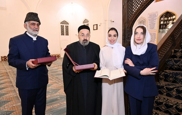 Leyla Əliyeva və Alyona Əliyeva Gəncədə Şah Abbas məscidini ziyarət ediblər