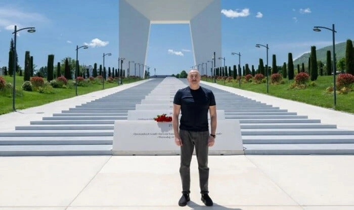 İlham Əliyev Xankəndidəki Zəfər parkında - Foto