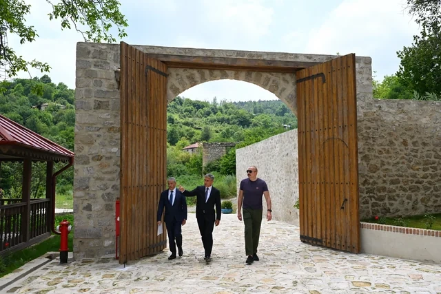 Prezident İlham Əliyev Şuşada "Yasəmən" hotelinin yeni korpusları ilə tanış olub - FOTO
