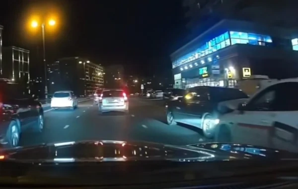 Bakıda sürücülər arasında gərginlik qəza ilə nəticələndi - VİDEO