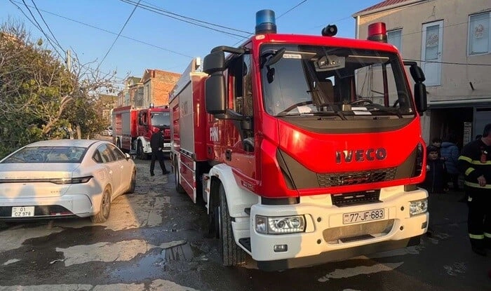 Bakının mərkəzində yaşayış binasında yanğın baş verdi