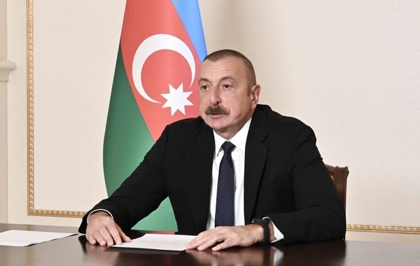 Prezident Tbilisidə ümummilli lider Heydər Əliyevin abidəsini ziyarət edib